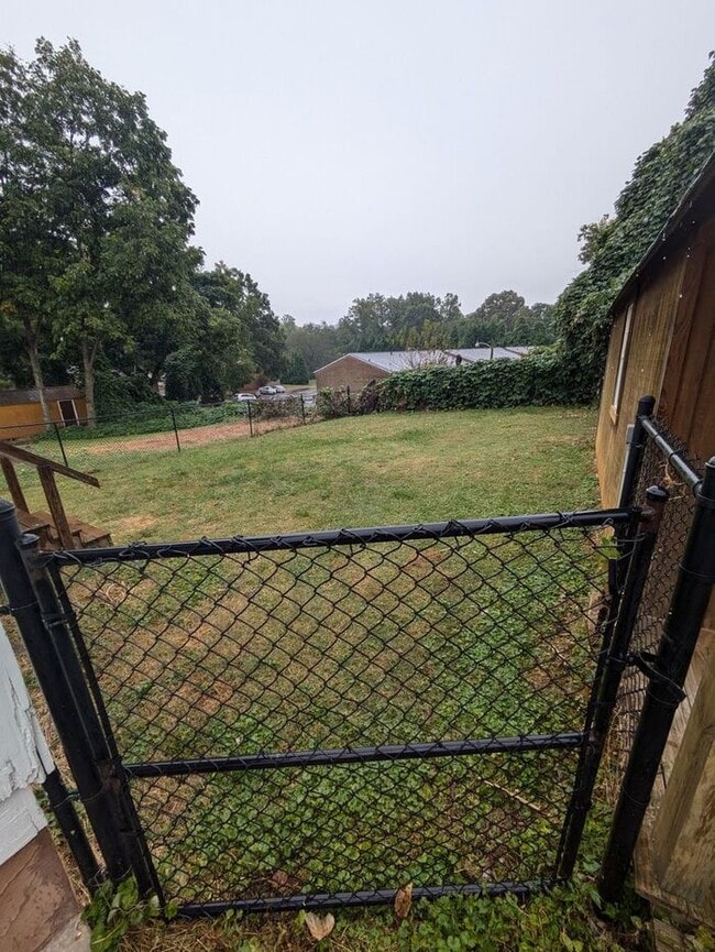 Building Photo - 3BD2BA Home in Newton