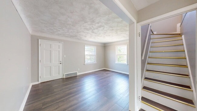 Building Photo - W.130th-Bellaire neighborhood, updated 3 b...