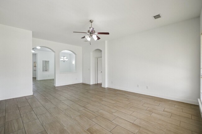 Building Photo - 1616 Downing Dr