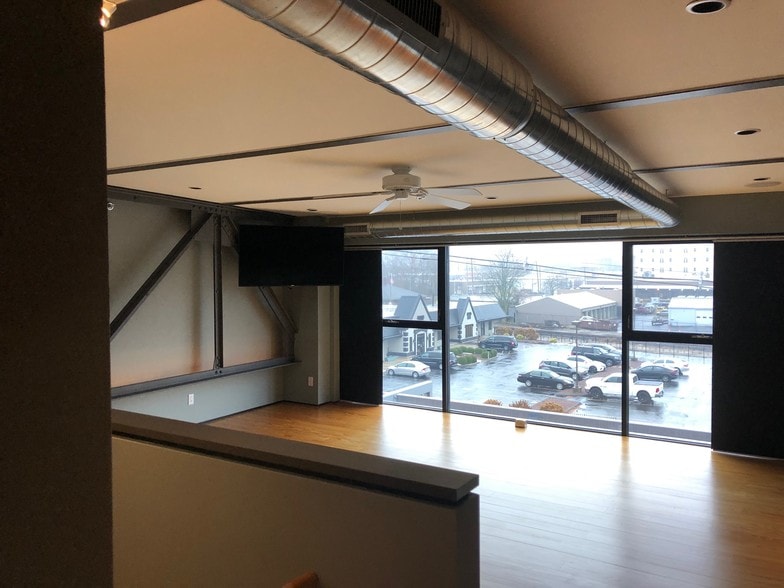 Building Photo - 804 N Neil St