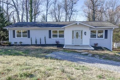 Primary Photo - 19 N Forrest Dr