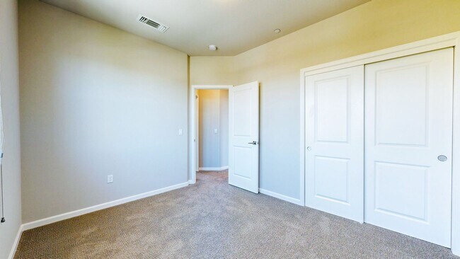 Building Photo - Rare Santa Rosa Four Bedroom house in Desi...