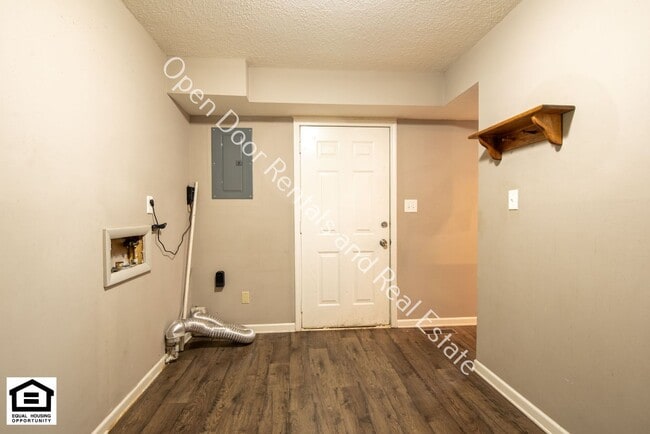 Building Photo - 1727 Maplewood Rd