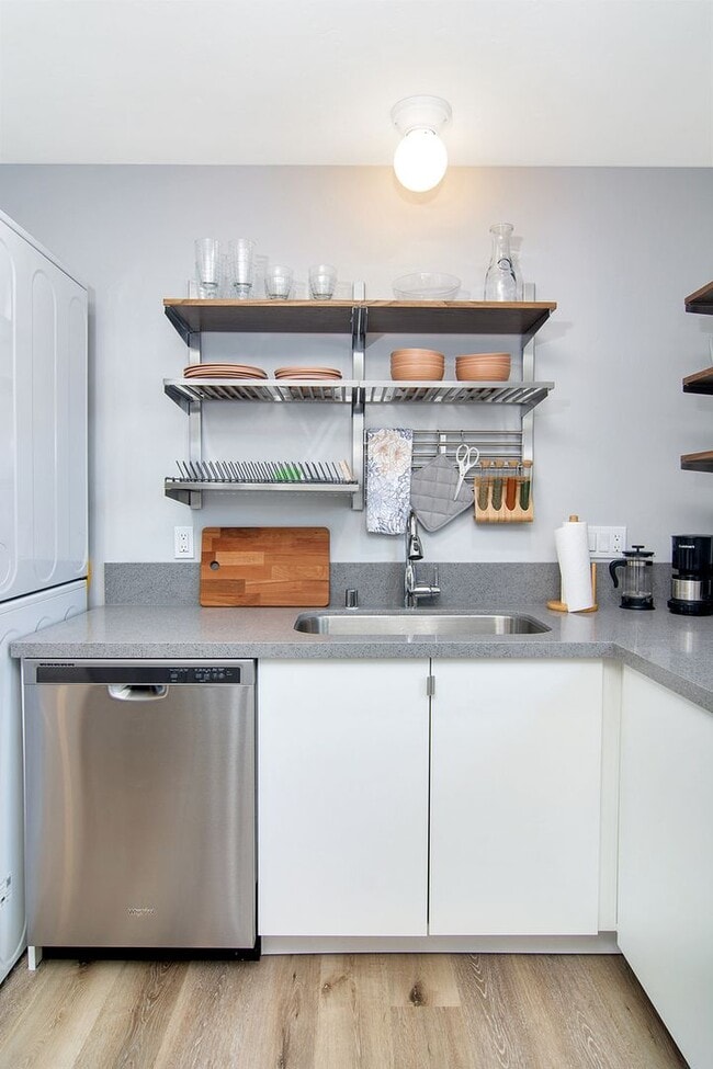 Building Photo - Cozy remodeled 2 beds 1 bath apt in Point Loma