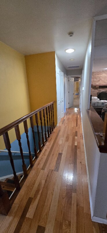 Building Photo - 138 Willow Pl S