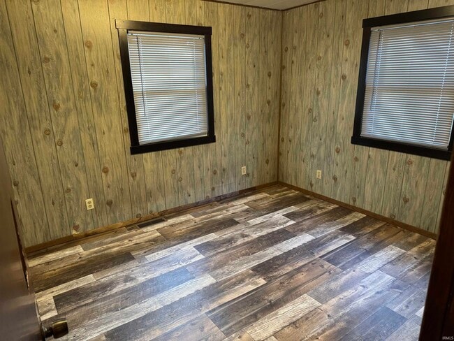 Building Photo - 2418 E 550 N