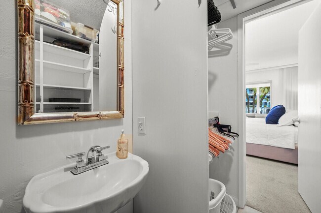 Building Photo - 1444 SE 15th Ct