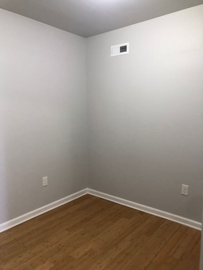 Building Photo - Approved 2 or 3 Bedroom Voucher 1.5 Bathroom