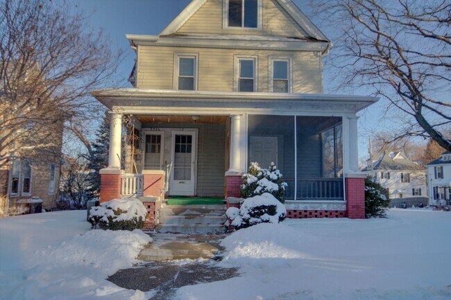 Building Photo - 1135 11th Ave