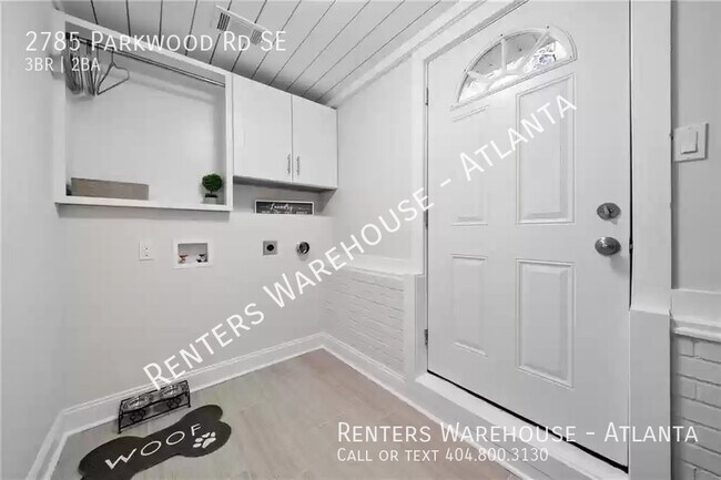 Building Photo - Gorgeous RENOVATION! 3 Bedroom in Heart of...