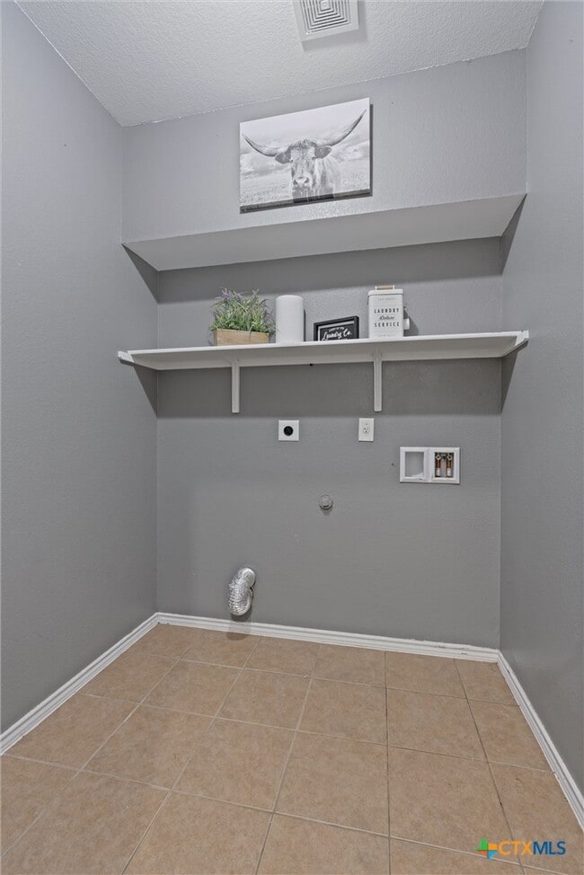 Building Photo - 2108 Scott Dr