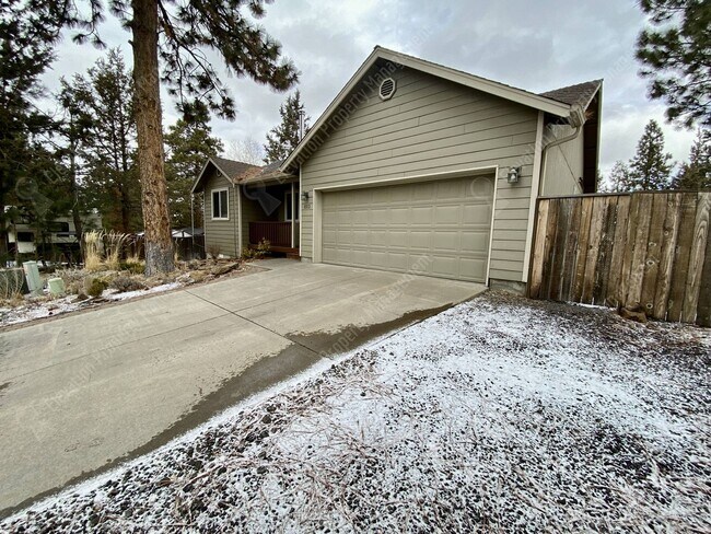 Building Photo - Updated 3BR - 2BA Gardener's Dream, w/ RV parking