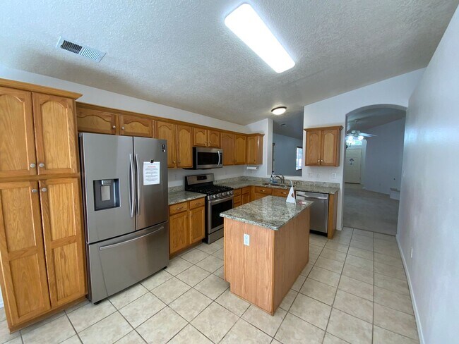 Building Photo - 3 Bedroom Single Story Home Available Near...