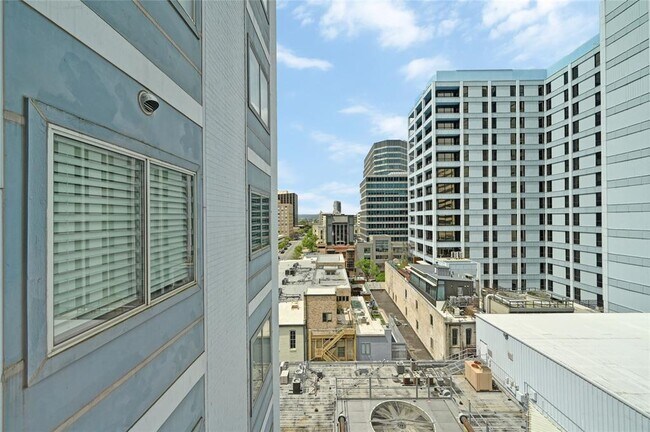 Building Photo - 800 Brazos St