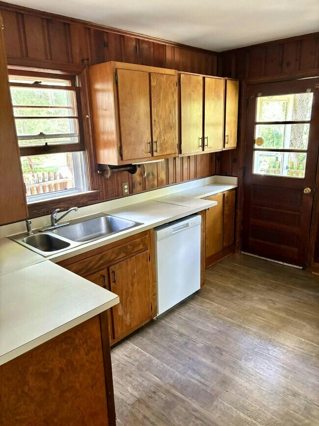 Building Photo - 360 Aiken Rd