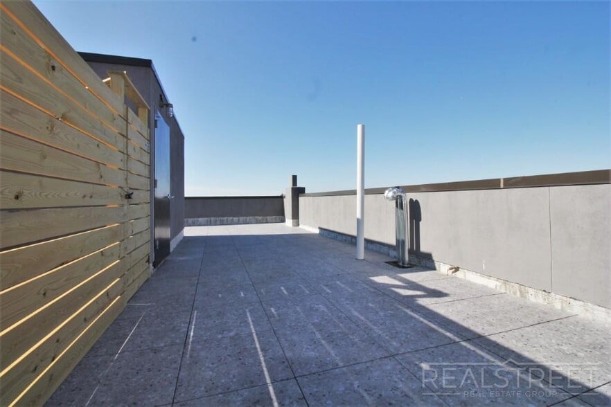 Building Photo - Stunning Renovated 2BR in Bushwick with Private Roof Deck!