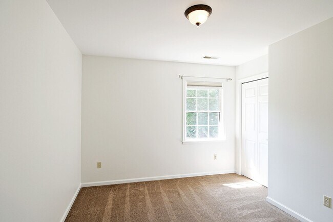 Building Photo - Move-In Ready, Dog-Friendly Preddy Creek Home