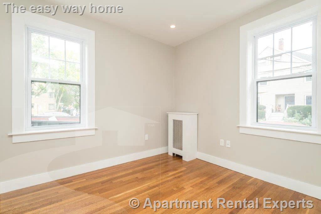 Building Photo - 16 Forest St