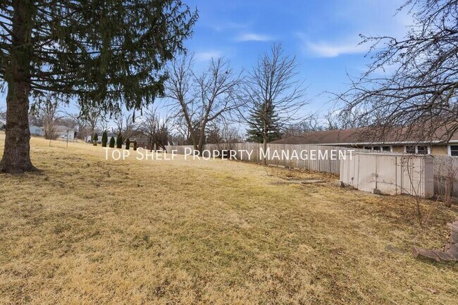 Building Photo - 502 Lacona Ave