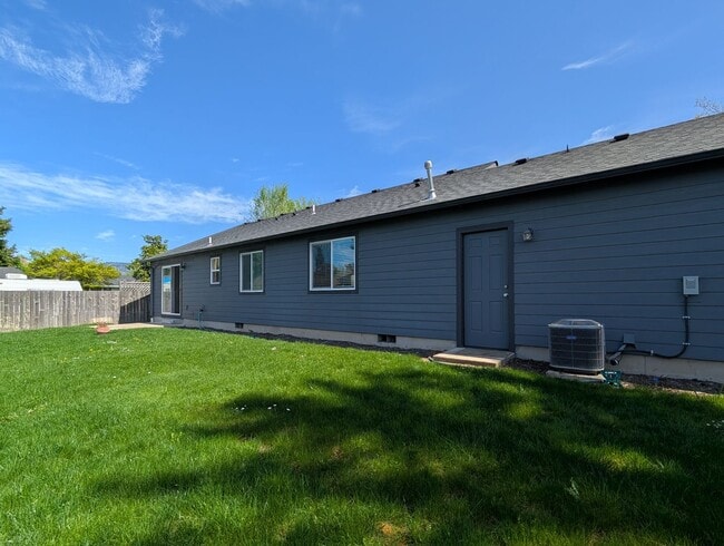 Building Photo - Beautiful 3-Bedroom, 2-Bath Home in Springfield!