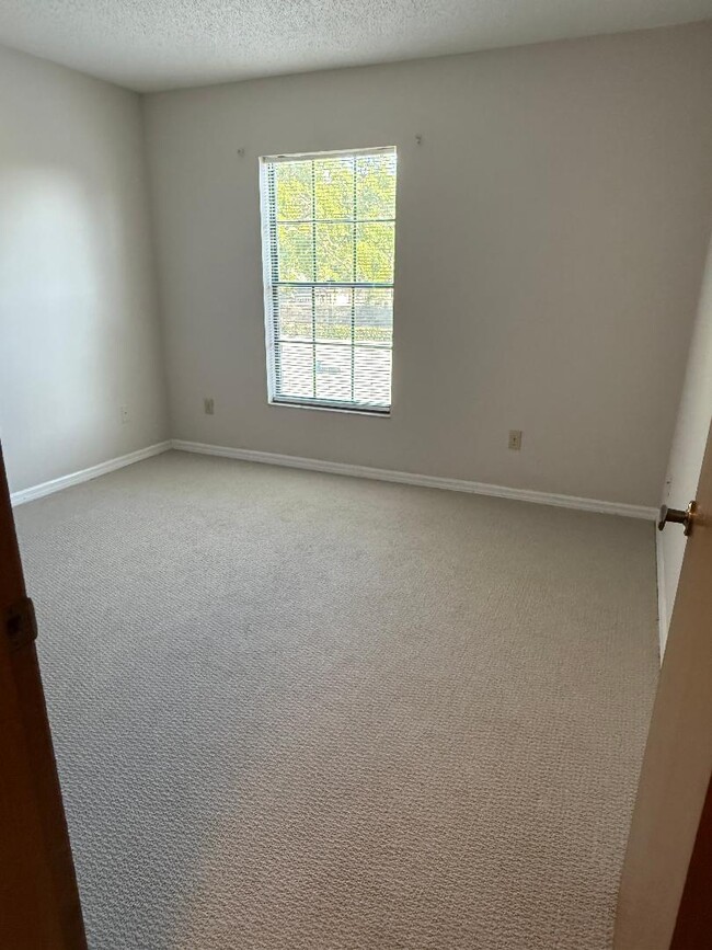 Building Photo - 13048 Village Chase Cir