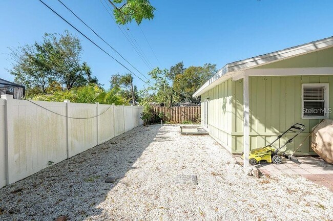 Building Photo - 2676 Martin St
