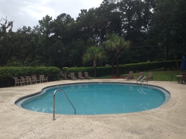 Building Photo - 3 bedroom town home for rent early January 2026, gated community with a garage for $1850 per month