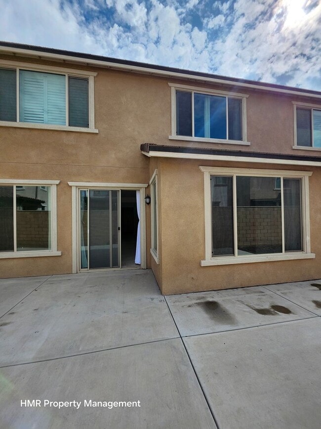 Building Photo - Beautiful two story 5 bedroom in ontario R...