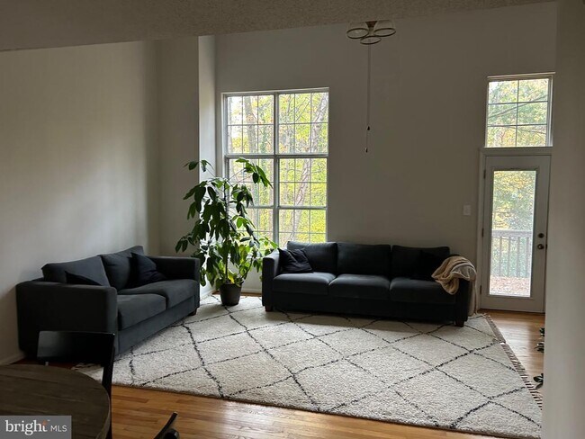 Building Photo - 5833 Pin Oak Commons Ct