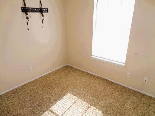 Building Photo - Exquisite Single Level Upper Valley Home With Refrigerated Air Located In Quiet Neighborhood