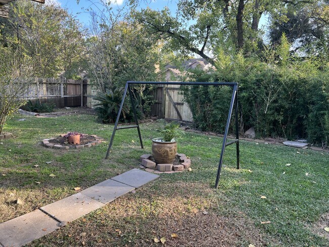 Building Photo - 1635 Ainsdale Dr