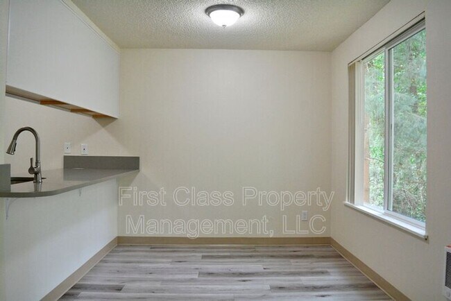 Building Photo - 3648 SW Beaverton Hillsdale Hwy