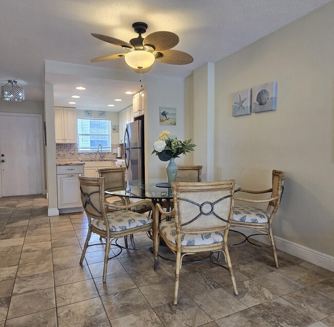 Building Photo - 1161 Hillsboro Mile