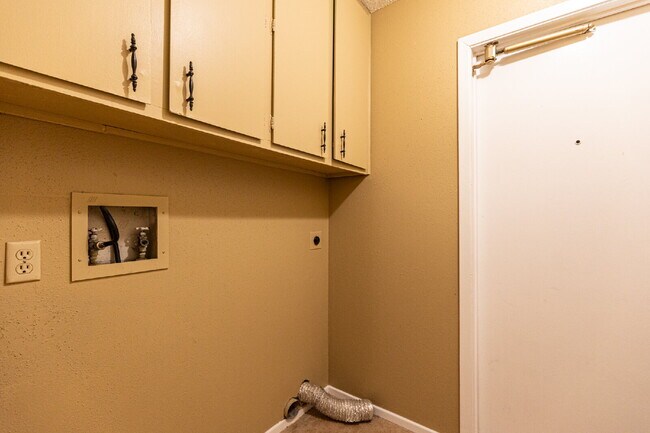 Building Photo - 4414 Valleybrook