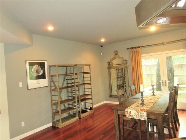 Building Photo - 1702 Newning Ave