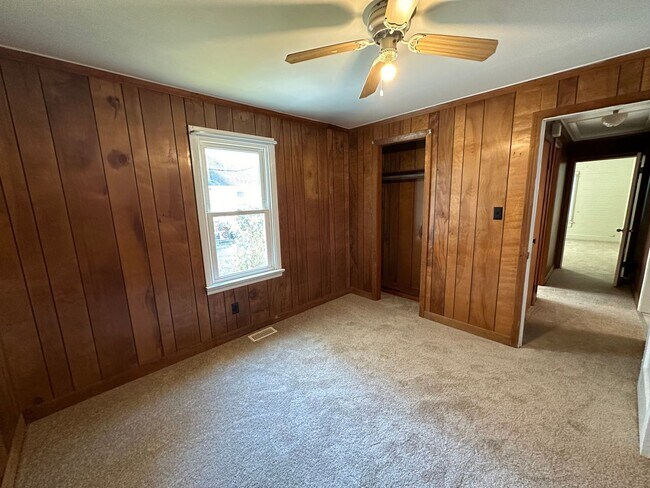 Building Photo - 1302 Highland Ave