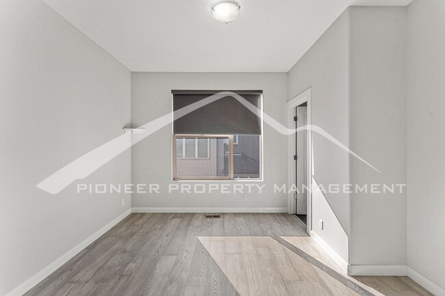 Building Photo - Beautiful Townhome with Central A/C and Two Car Garage!
