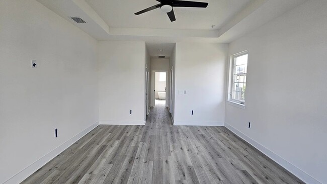 Building Photo - 14118 Fort Myers Ave