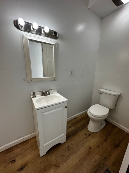 Building Photo - 432 S Highland Ave