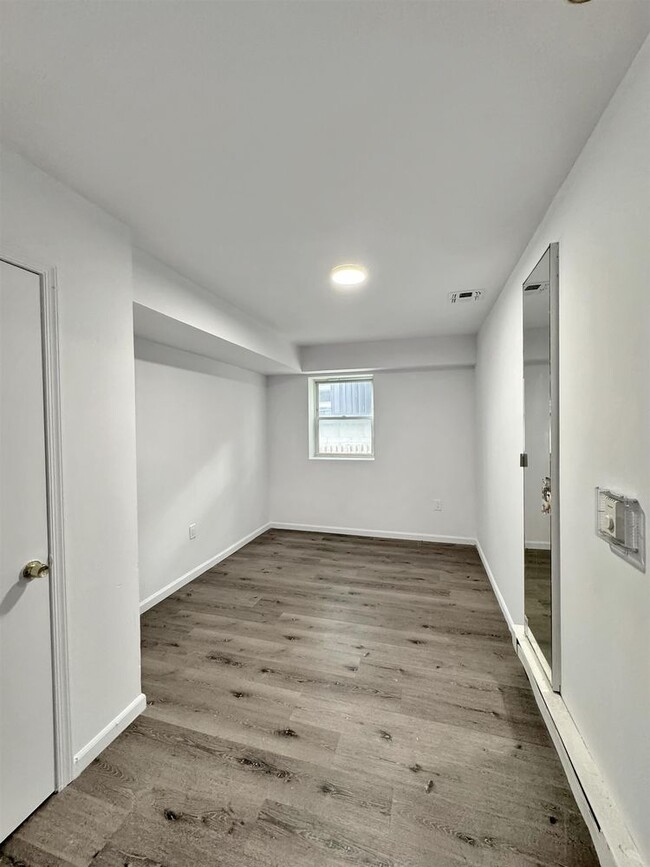 Building Photo - 117 Carteret Ave