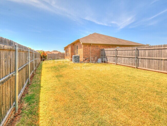 Building Photo - 18020 Cerrado Cir