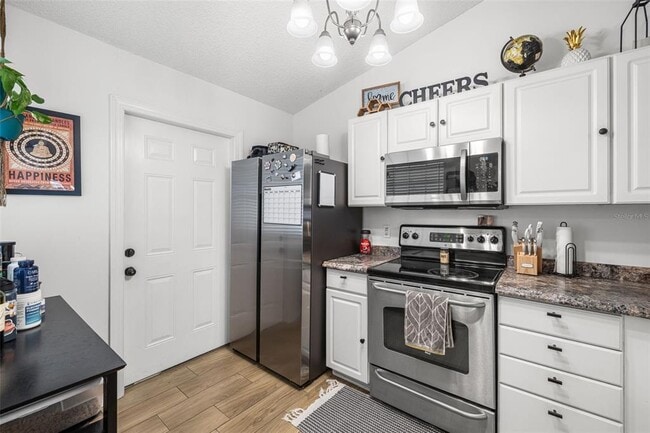 Building Photo - 245 Petrea Dr