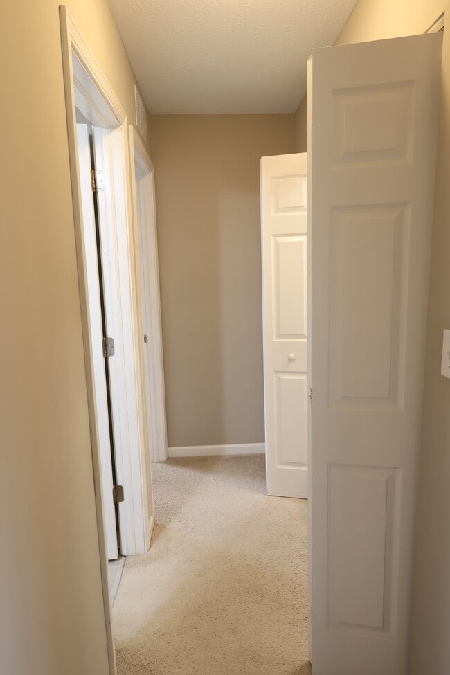 Building Photo - 1899 Lakecrest Dr