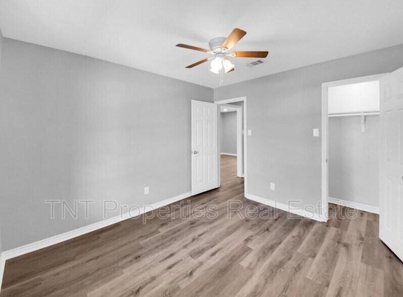 Building Photo - 1518 Pine Ridge Dr