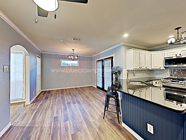 Building Photo - 2137 Barberry Dr