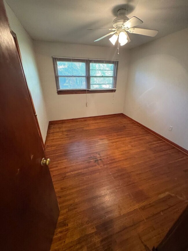 Building Photo - 3 Bedrooms and 1 Bathroom - MOVE-IN SPECIAL: $200 off first months rent