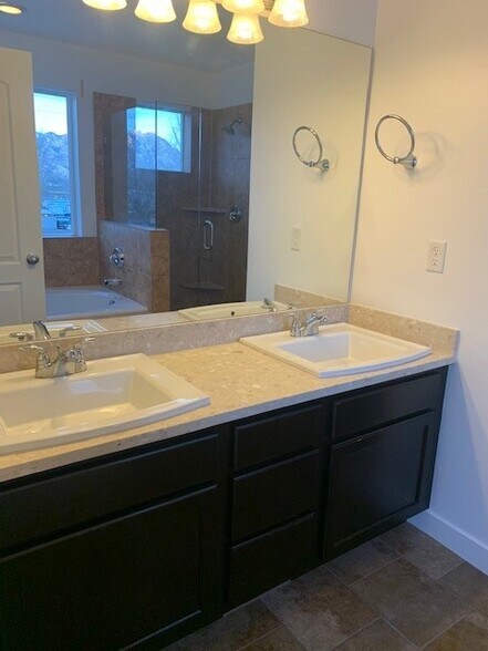 Building Photo - 7547 S Casenina Dr