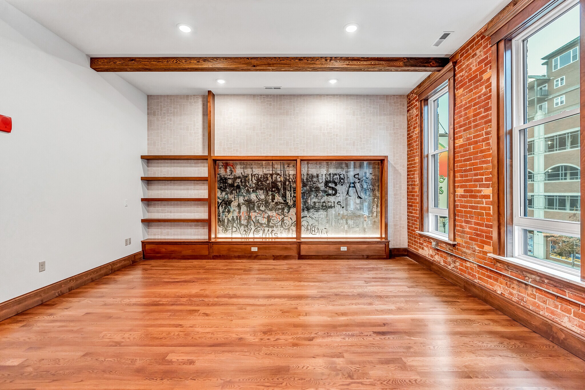 Building Photo - 316 4th St S