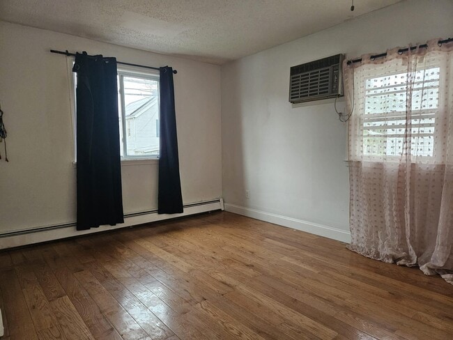 Building Photo - 163 Herbert Ave