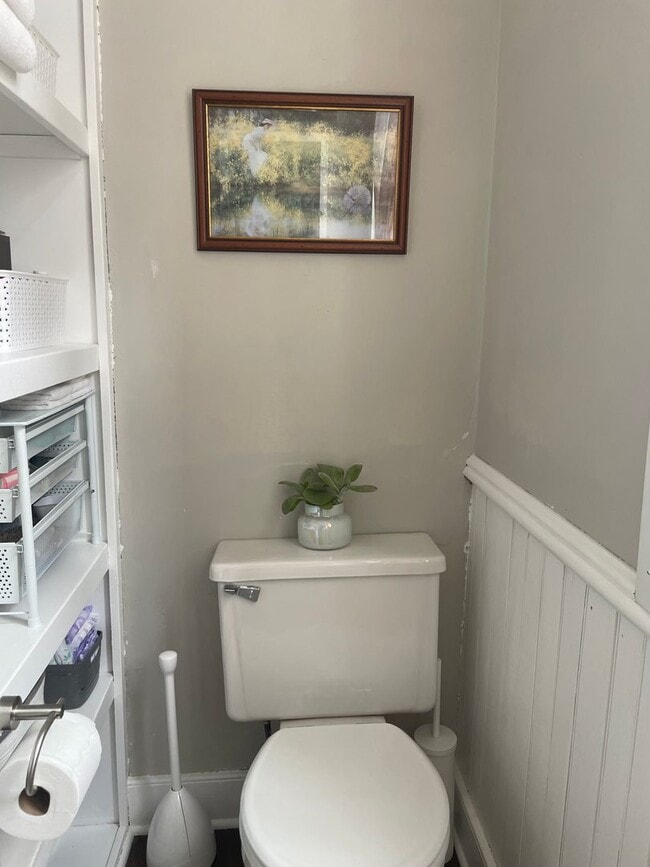 Building Photo - 5 N Harvie St